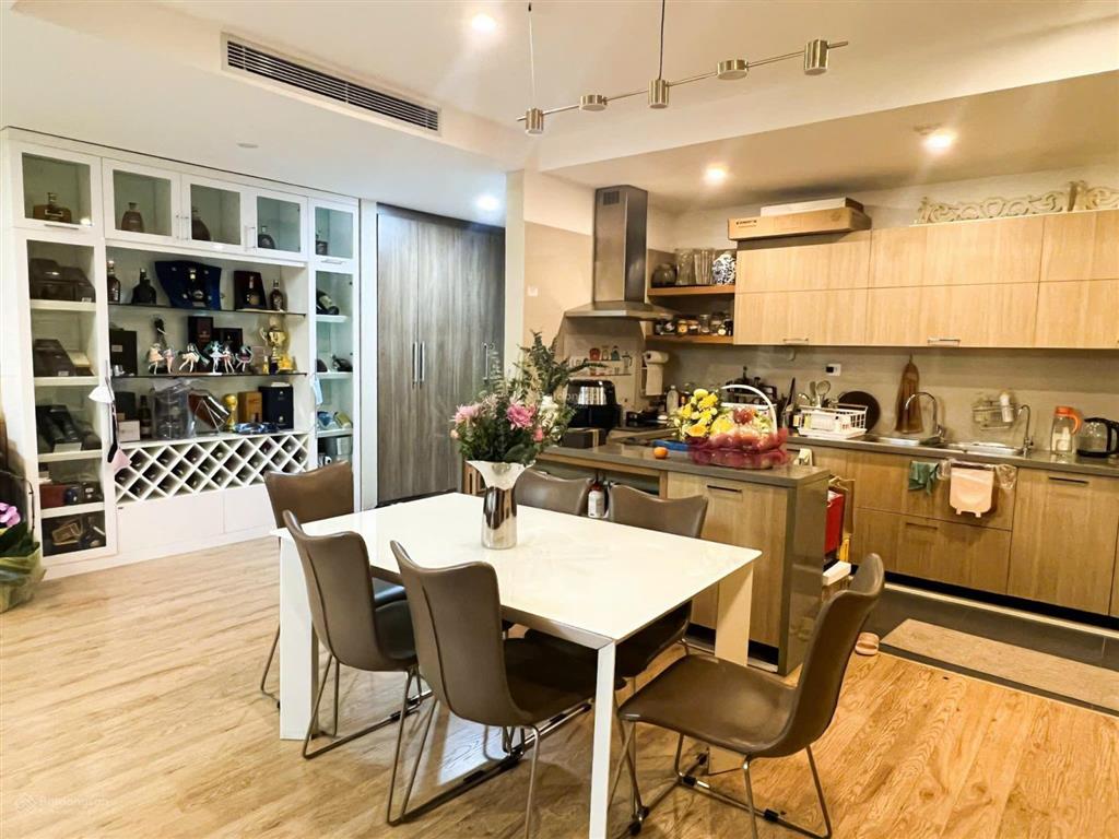 Bán căn hộ 130m2 ,2 ngủ ,hướng đông nam,tầng trung nội thất đẹp, mandarin hoàng minh giám