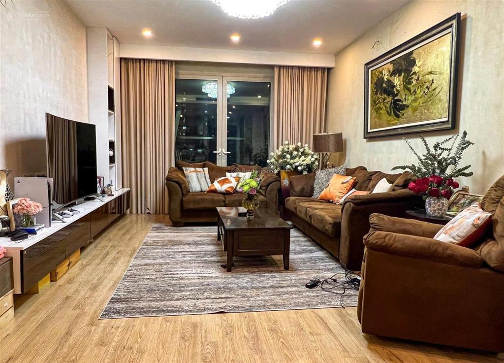 Bán căn hộ 130m2 ,2 ngủ ,hướng đông nam,tầng trung nội thất đẹp, mandarin hoàng minh giám