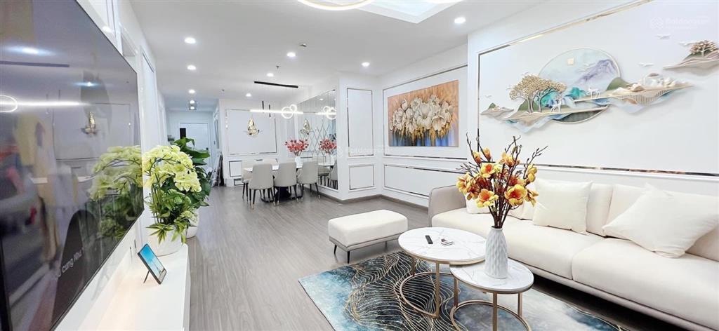 Bán căn hoa hậu 3 ngủ ,127m2 nội thất mới đẹp tại vinhomes nguyễn chí thanh. giá chỉ 18tỷ