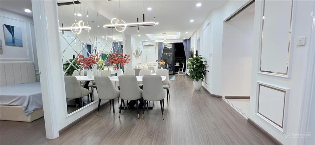 Bán căn hoa hậu 3 ngủ ,127m2 nội thất mới đẹp tại vinhomes nguyễn chí thanh. giá chỉ 18tỷ