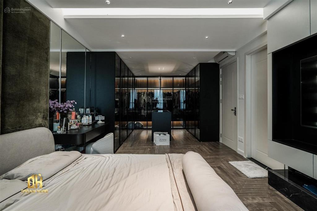 Chính chủ bán căn góc 3pn3wc 151m2 brg diamond residence, nội thất đẹp, tầng trung view thoáng