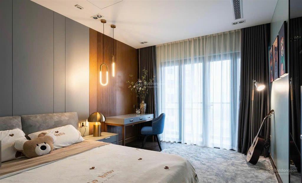Chính chủ gửi bán căn duplex 267m2 ,4 ngủ , 4wc , nội thất cực đẹp , tầng trung tại mandarin garden