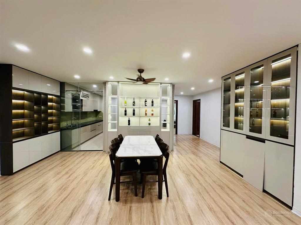 Chính chủ cần bán gấp căn hộ 172m2, 3 phòng ngủ,2wc tại mandarin hoàng minh giám. giá 120 triệu/m2