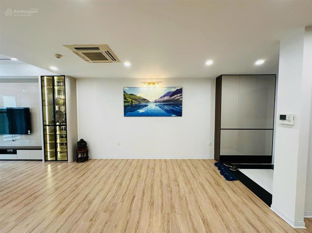 Chính chủ cần bán gấp căn hộ 172m2, 3 phòng ngủ,2wc tại mandarin hoàng minh giám. giá 120 triệu/m2