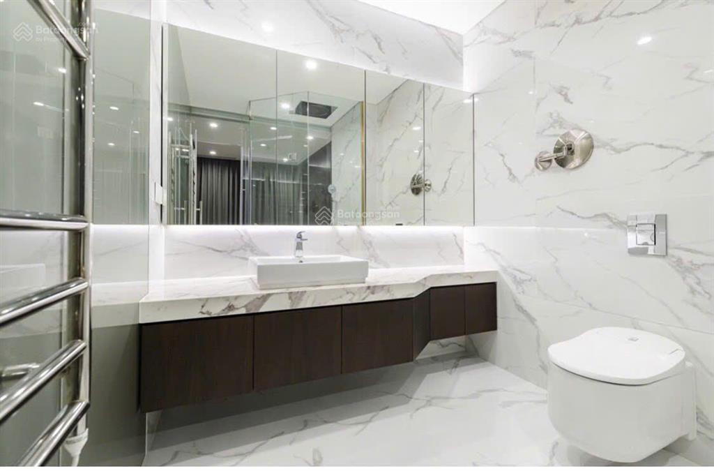 Bán căn 115m2 ,3 ngủ nội thất đồ đẹp,tầng trên 22,hướng đông nam giá 24tỷ tại vinhomes metropolis