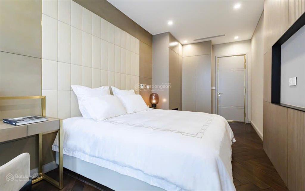 Bán căn 115m2 ,3 ngủ nội thất đồ đẹp,tầng trên 22,hướng đông nam giá 24tỷ tại vinhomes metropolis