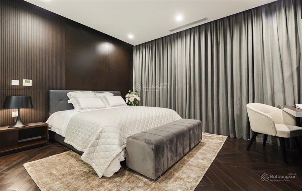 Bán căn 115m2 ,3 ngủ nội thất đồ đẹp,tầng trên 22,hướng đông nam giá 24tỷ tại vinhomes metropolis