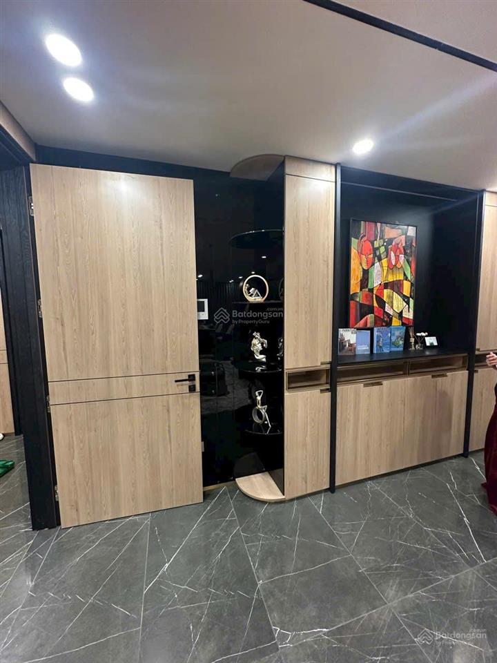 Cần bán gấp căn hộ 180m², 4 ngủ full đồ đẹp, tại green diamond  93 láng hạ