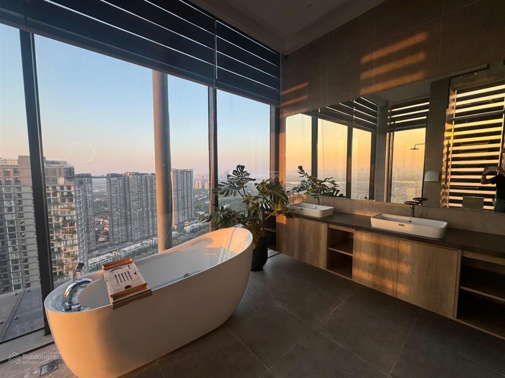 Bán penthouse 359m2, 5 ngủ + 5wc han jardin ngoại giao đoàn, view trực diện hồ tây, sổ đỏ lâu dài