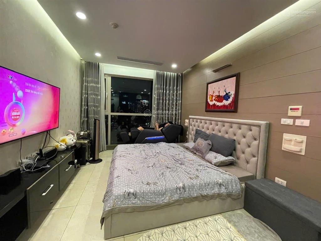 Chính chủ bán căn 130m2,sửa 3 ngủ,nội thất đẹp, hướng mát tại mandarin hoàng minh giám.giá 114tr/m2