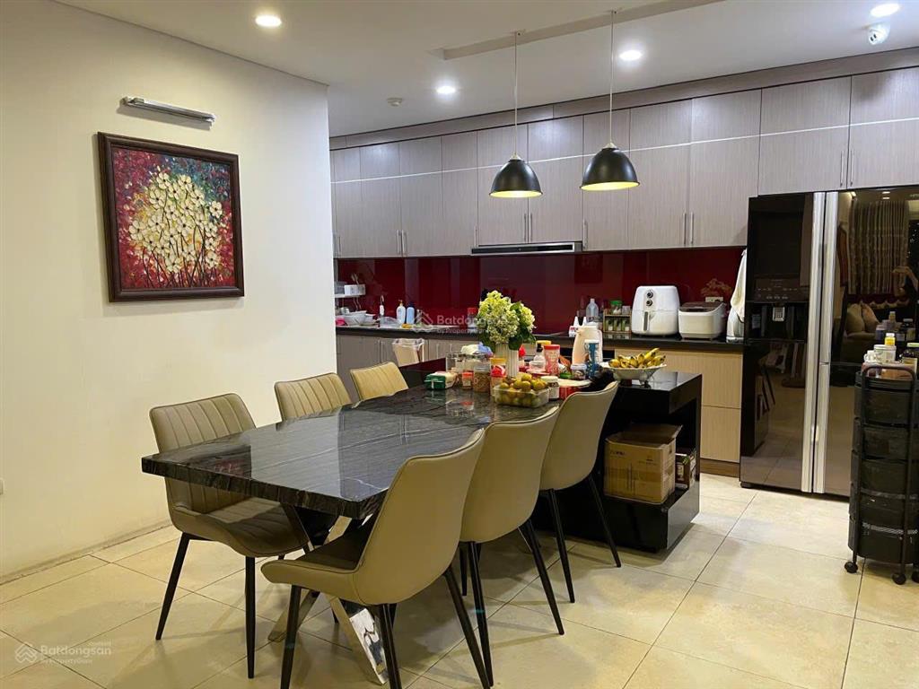 Chính chủ bán căn 130m2,sửa 3 ngủ,nội thất đẹp, hướng mát tại mandarin hoàng minh giám.giá 114tr/m2