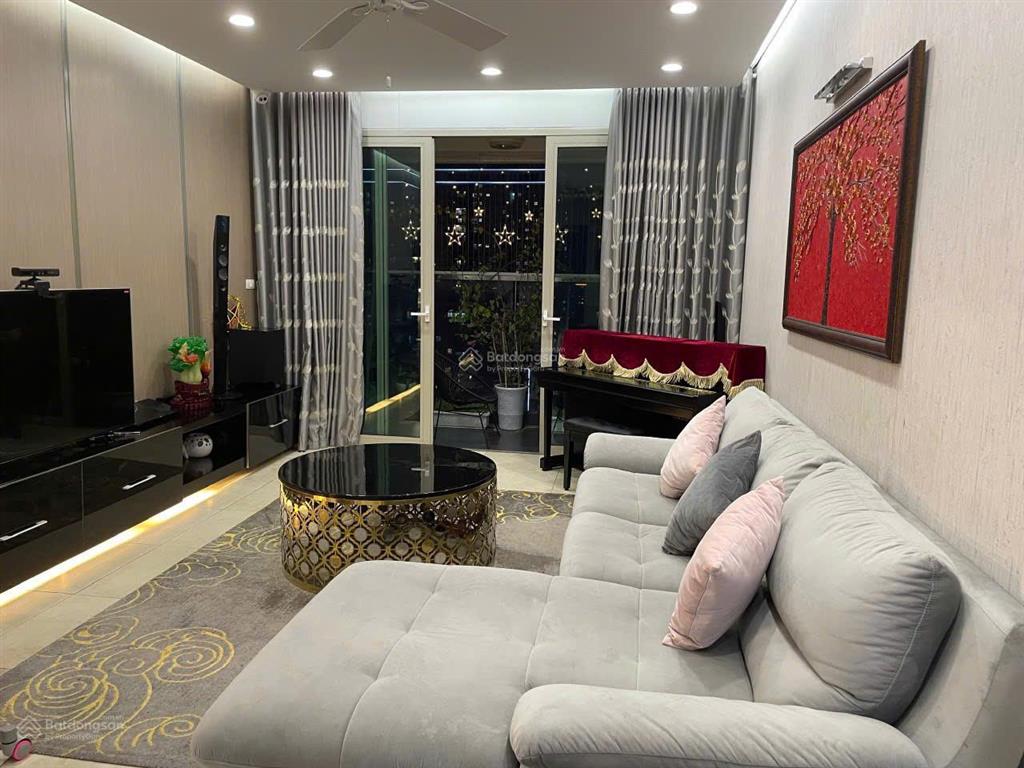 Chính chủ bán căn 130m2,sửa 3 ngủ,nội thất đẹp, hướng mát tại mandarin hoàng minh giám.giá 114tr/m2
