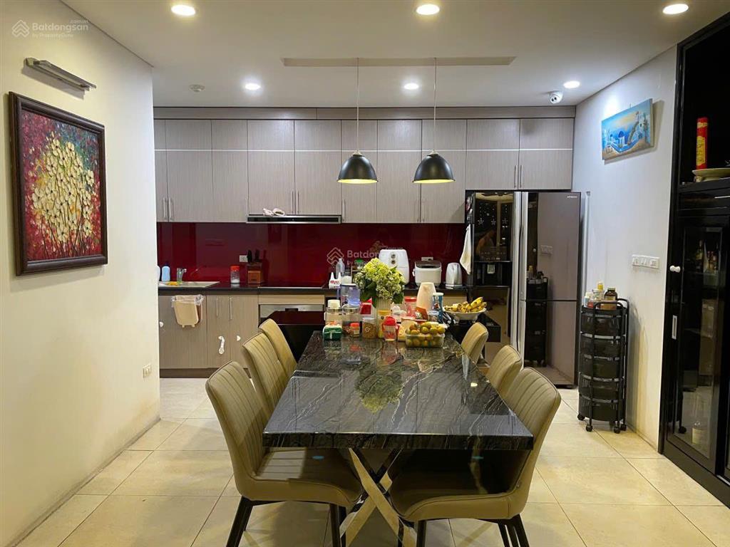 Chính chủ bán căn 130m2,sửa 3 ngủ,nội thất đẹp, hướng mát tại mandarin hoàng minh giám.giá 114tr/m2