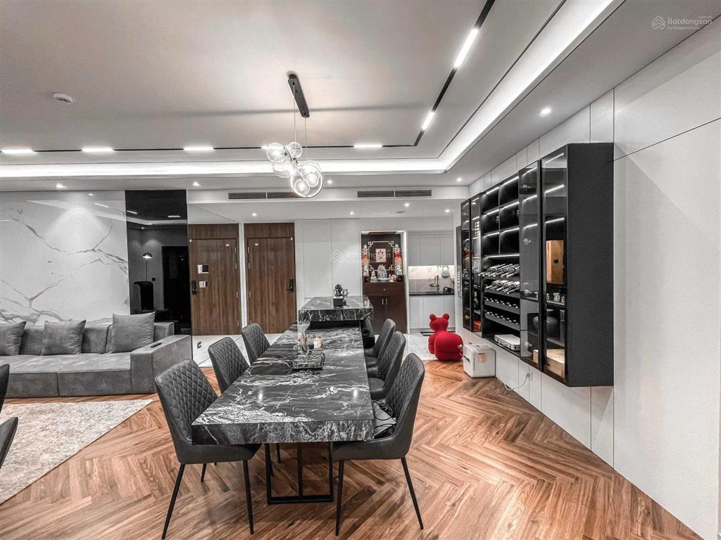 Căn hộ park home  1 thành thái 2 ngủ  2 vs, dt 85m2, hướng mát, có lốt ô tô, mua bán trực tiếp