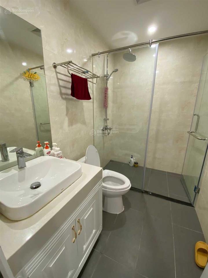 Gia đình cần bán căn chung cư vov, dt 100m2, 3pn, giá 6.8 tỷ full nội thất, mua bán luôn