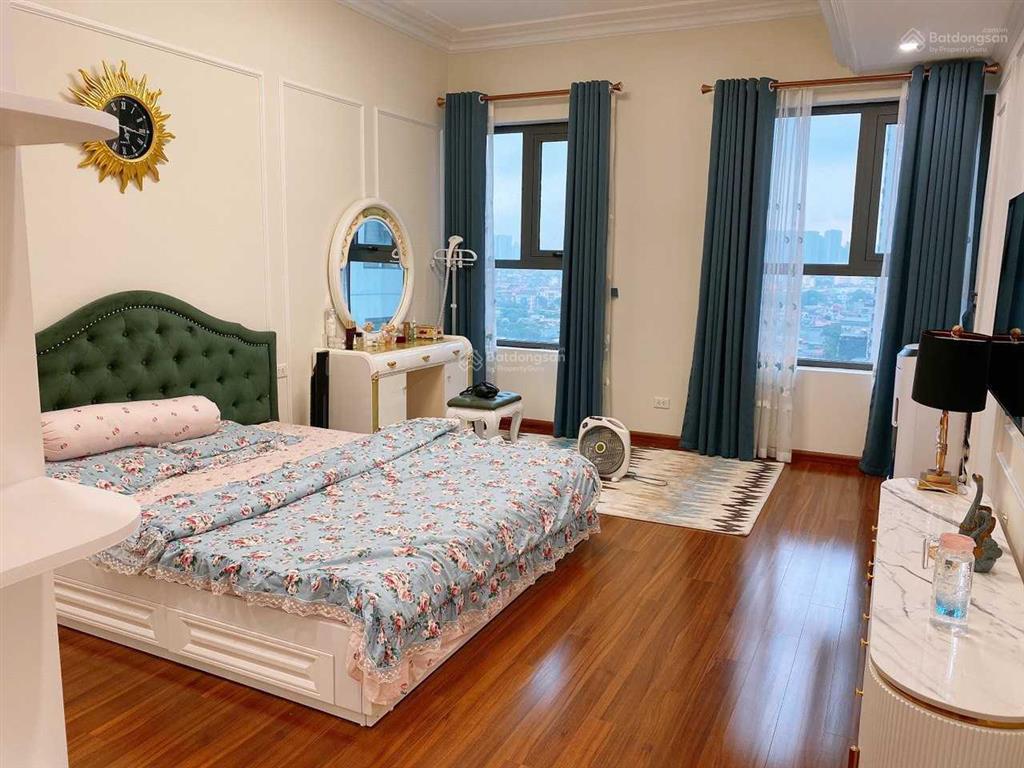 Gia đình cần bán căn chung cư vov, dt 100m2, 3pn, giá 6.8 tỷ full nội thất, mua bán luôn
