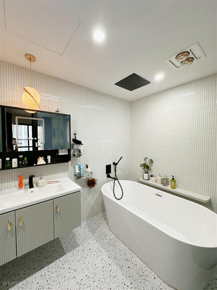 Bán cc đẹp riverside garden, 6 tỷ, 70m2, 2pn, 2wc, nhiều tiện ích, mua bán chính chủ