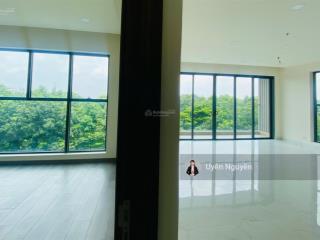 Centery 3pn 121m2 ban công dài giá 10ty5 (102%), có ô xe