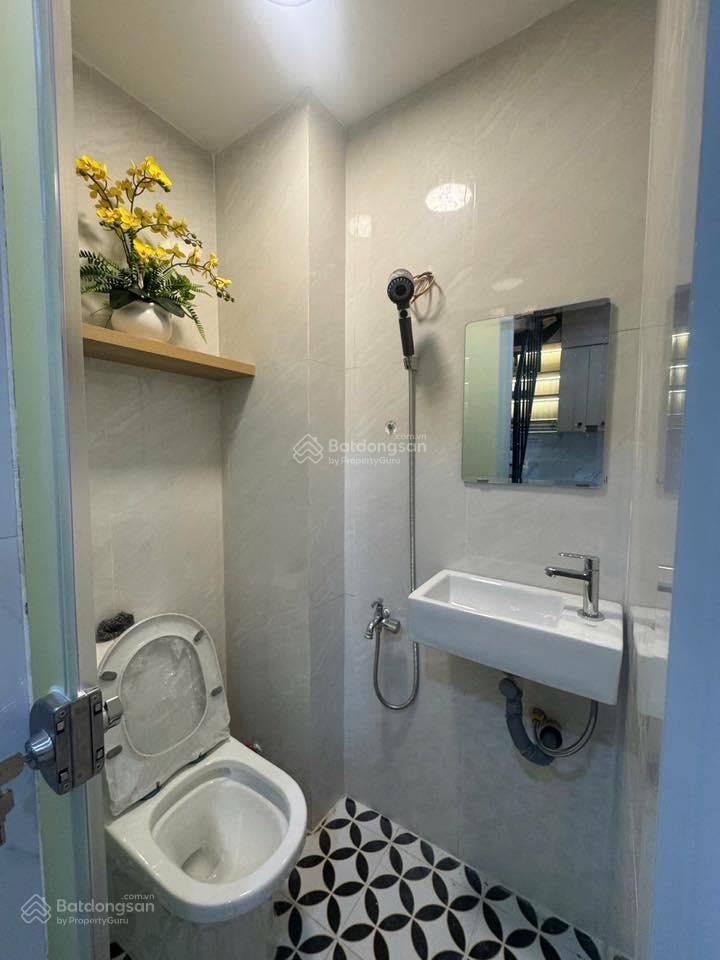Nhà hẻm 702 đường hồng bàng , p.1 , q.11 , 3.35x4.35 , 2 tấm, 2.88 tỷ ,   0935 721 *** kim hữu