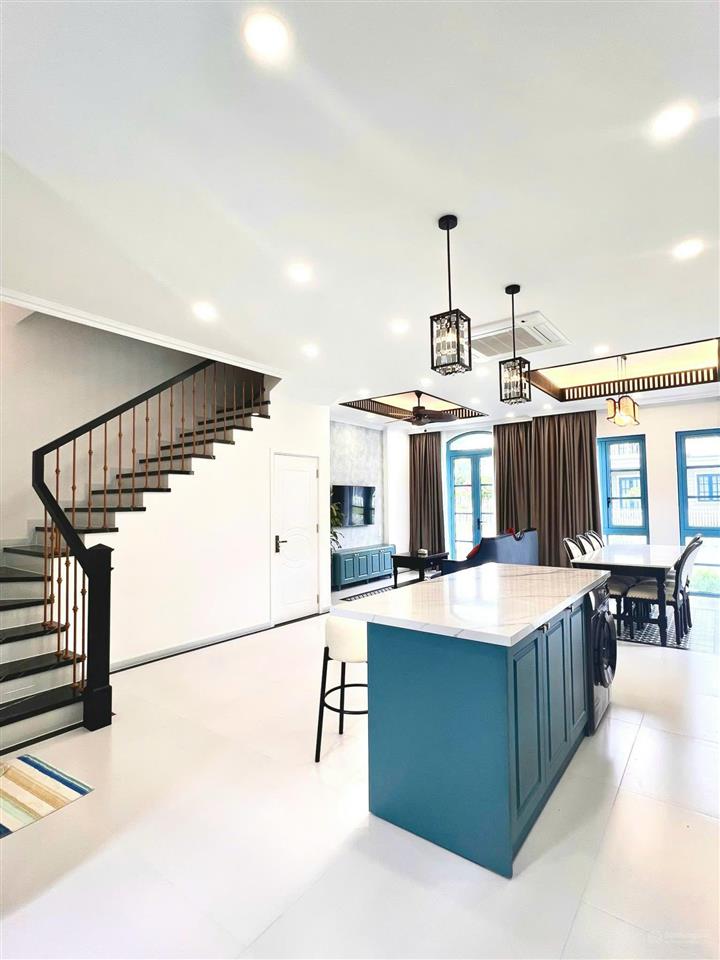 Biệt thự đơn lập view biển 240m2 full nội thất giá 7.8 tỷ bao hết ngay dãy hồ bơi vô cực0975 404 ***