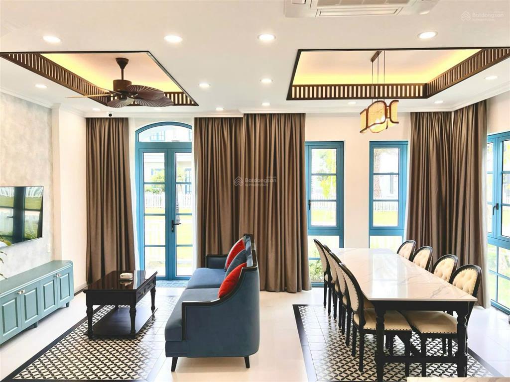 Biệt thự đơn lập view biển 240m2 full nội thất giá 7.8 tỷ bao hết ngay dãy hồ bơi vô cực0975 404 ***