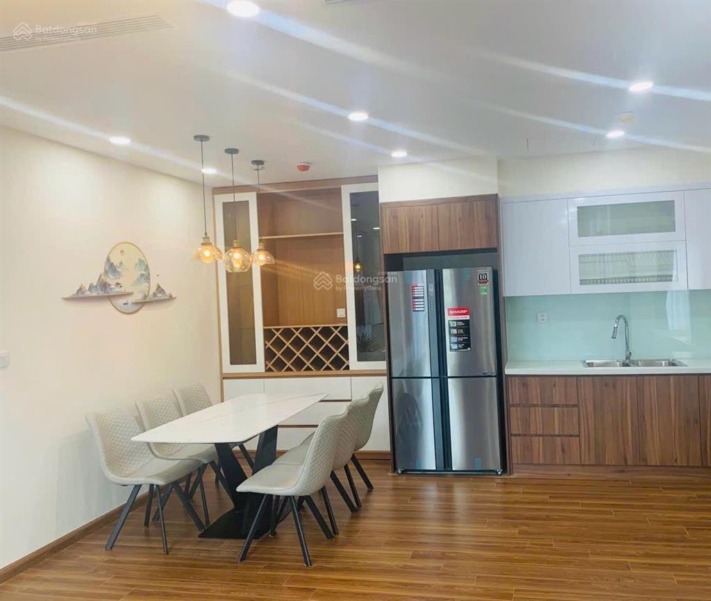 Cho thuê chcc golden park tower, 105m2, 3 ngủ 2 wc full đồ đẹp, căn góc, giá 21tr. l/h 0378 456 ***