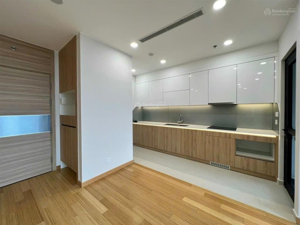 Cho thuê chcc golden park  3 pn đồ cơ bản  căn góc rộng 120m2 giá 19tr,  0378 456 ***
