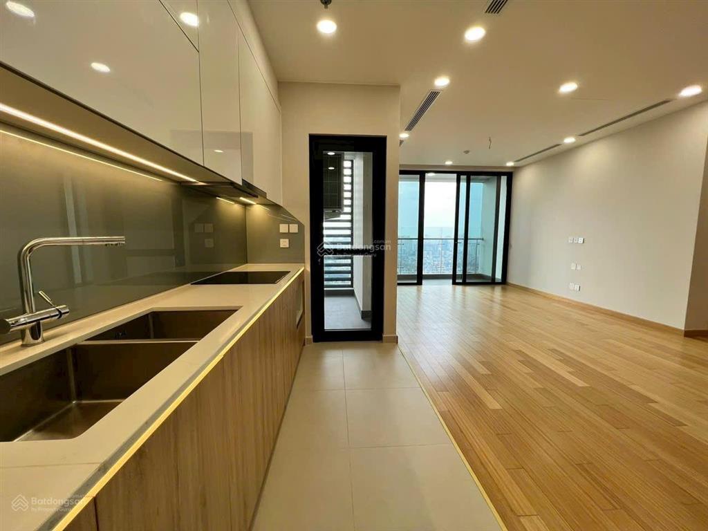 Cho thuê chcc golden park  3 pn đồ cơ bản  căn góc rộng 120m2 giá 19tr,  0378 456 ***