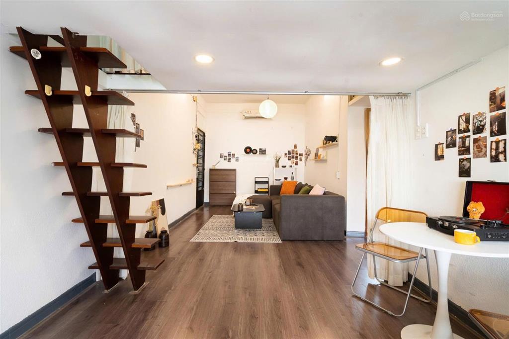 Cho thuê căn hộ vintage retro 1 phòng ngủ + gác + ban công chung cư cống quỳnh, quận 1 nhận airbnb