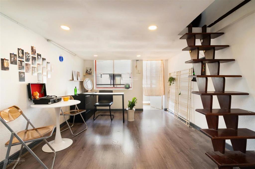 Cho thuê căn hộ vintage retro 1 phòng ngủ + gác + ban công chung cư cống quỳnh, quận 1 nhận airbnb