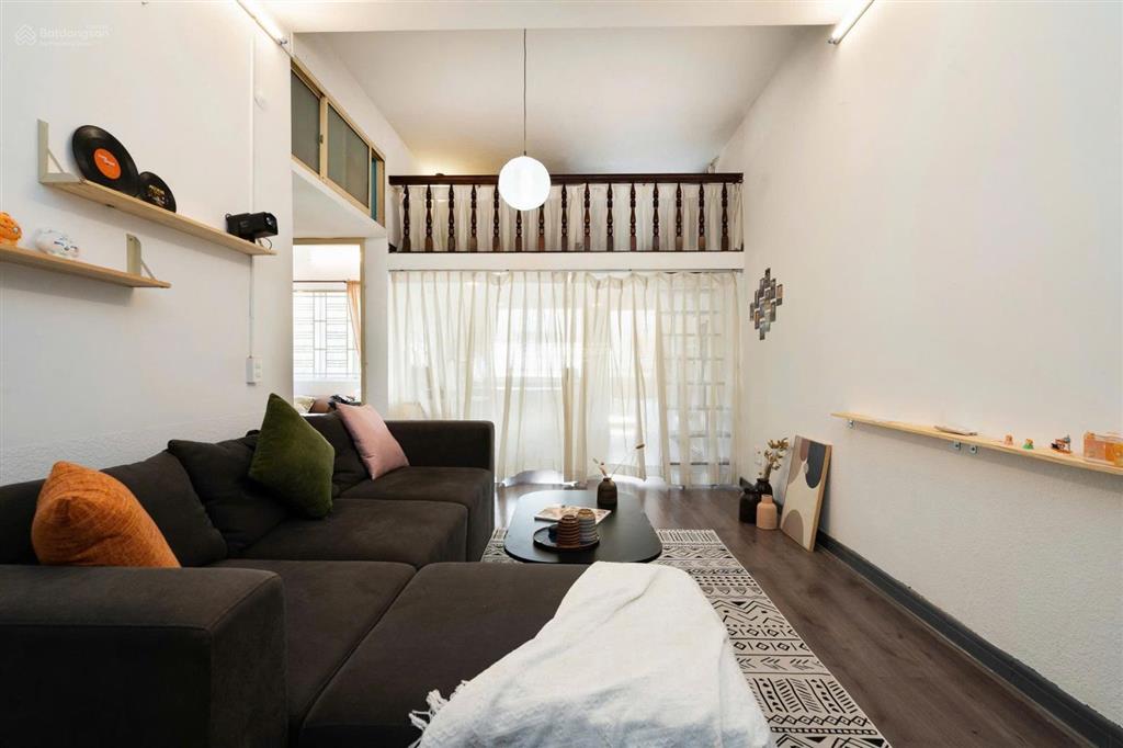 Cho thuê căn hộ vintage retro 1 phòng ngủ + gác + ban công chung cư cống quỳnh, quận 1 nhận airbnb
