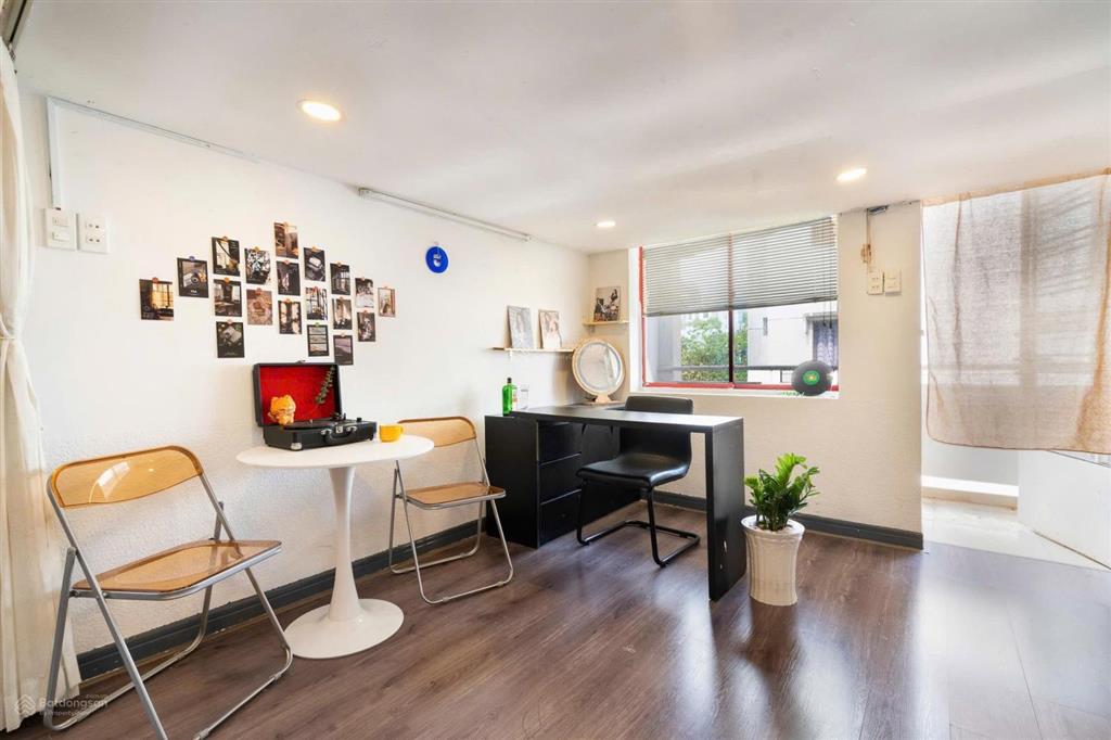 Cho thuê căn hộ vintage retro 1 phòng ngủ + gác + ban công chung cư cống quỳnh, quận 1 nhận airbnb
