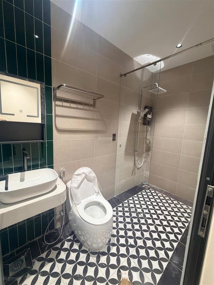 Cho thuê căn hộ penthouse tại q5, 2 phòng ngủ sân thượng riêng to đùng  giáp q1, cầu nguyễn văn cừ