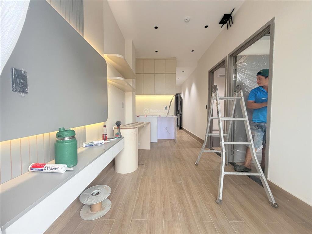 Cho thuê căn hộ penthouse tại q5, 2 phòng ngủ sân thượng riêng to đùng  giáp q1, cầu nguyễn văn cừ