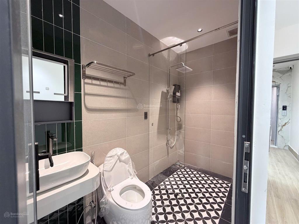 Cho thuê căn hộ penthouse tại q5, 2 phòng ngủ sân thượng riêng to đùng  giáp q1, cầu nguyễn văn cừ