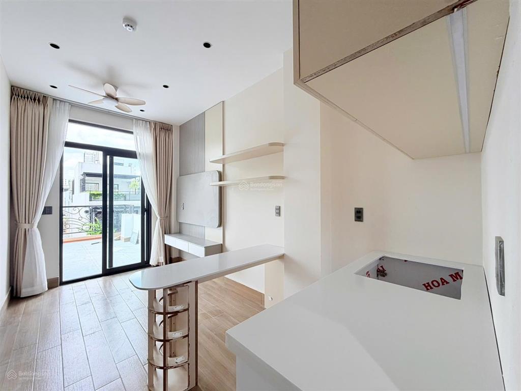 Cho thuê căn hộ penthouse tại q5, 2 phòng ngủ sân thượng riêng to đùng  giáp q1, cầu nguyễn văn cừ