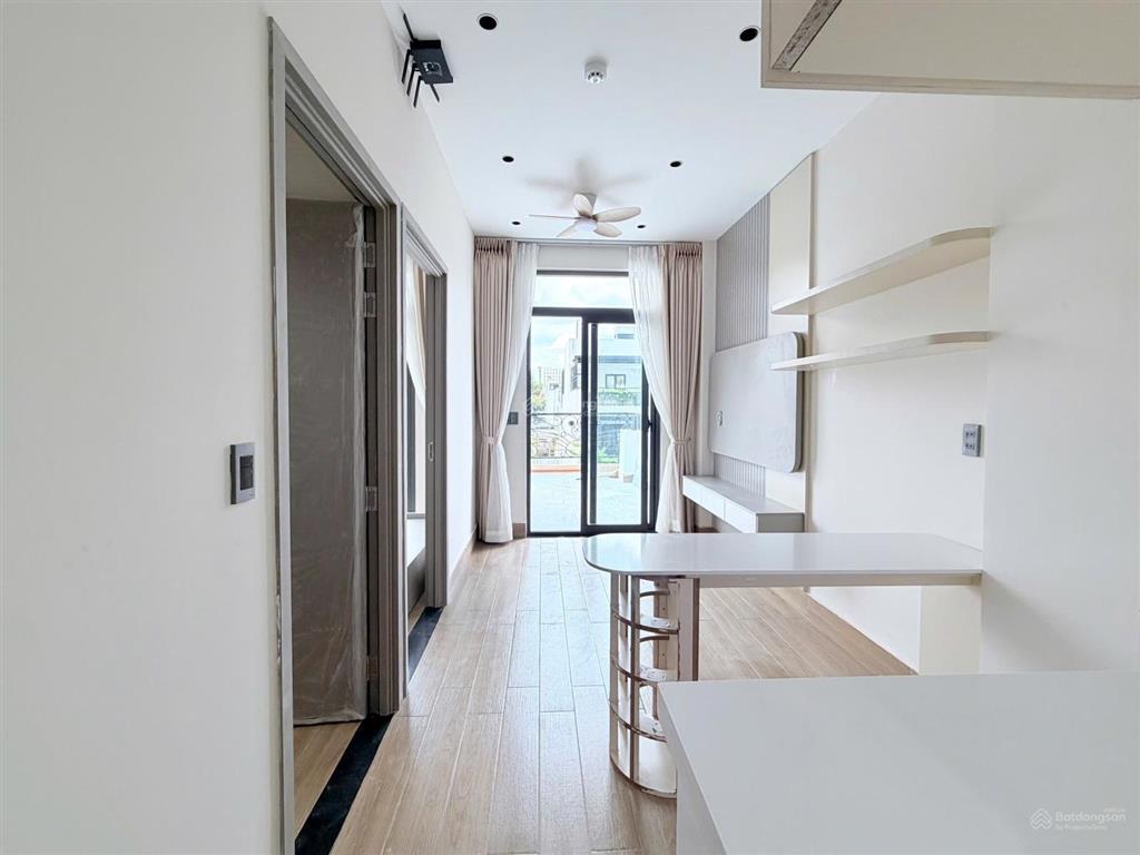 Cho thuê căn hộ penthouse tại q5, 2 phòng ngủ sân thượng riêng to đùng  giáp q1, cầu nguyễn văn cừ