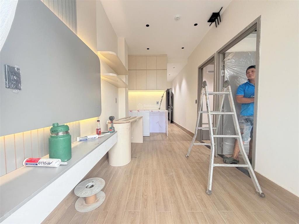 Cho thuê căn hộ penthouse tại q5, 2 phòng ngủ sân thượng riêng to đùng  giáp q1, cầu nguyễn văn cừ
