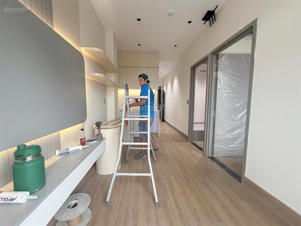 Cho thuê căn hộ penthouse tại q5, 2 phòng ngủ sân thượng riêng to đùng  giáp q1, cầu nguyễn văn cừ
