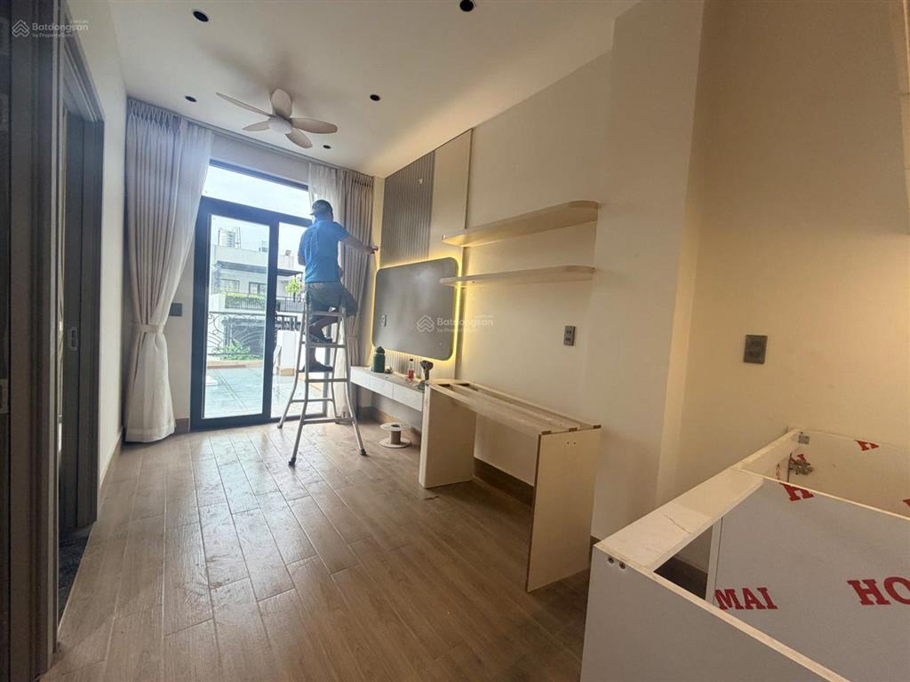 Cho thuê căn hộ penthouse tại q5, 2 phòng ngủ sân thượng riêng to đùng  giáp q1, cầu nguyễn văn cừ