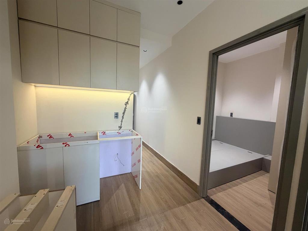 Cho thuê căn hộ penthouse tại q5, 2 phòng ngủ sân thượng riêng to đùng  giáp q1, cầu nguyễn văn cừ