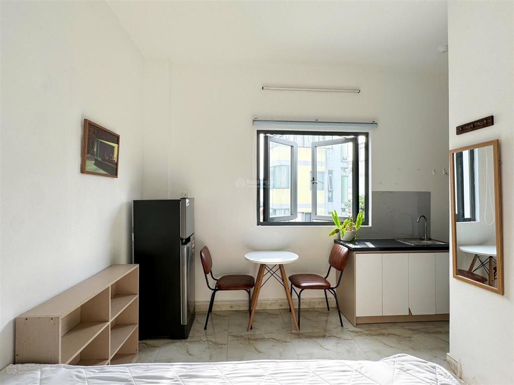 Cho thuê phòng studio tại quận 1 studio cửa sổ lớn full nội thất, thang máy  gần cv lê văn tám