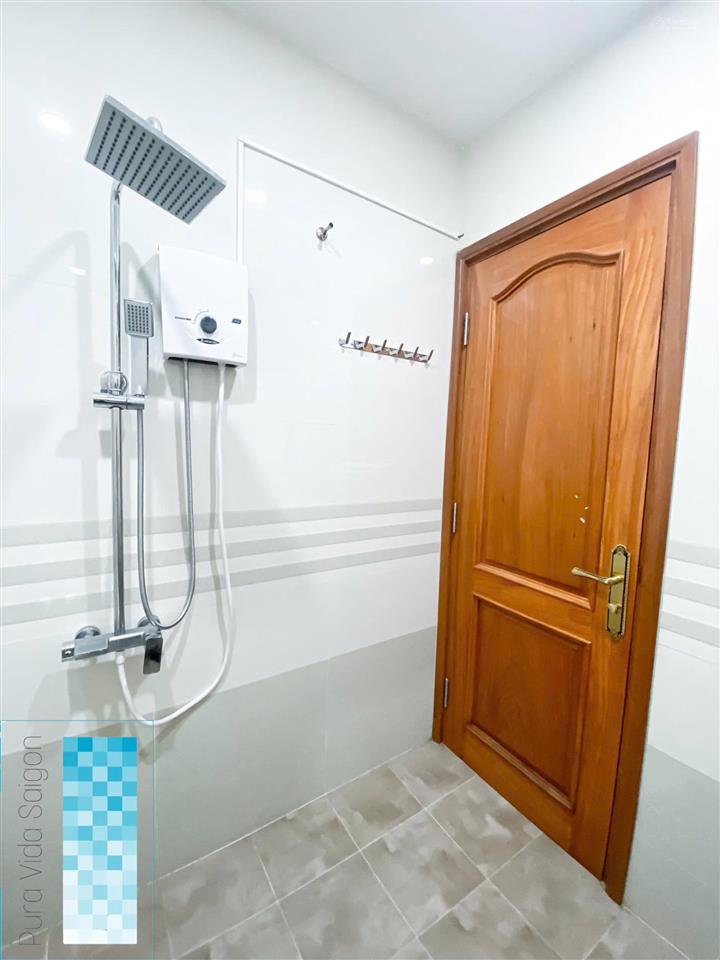 Cho thuê phòng ban công quận 1  mặt tiền đường ban công thang máy | gần đh ueh viện isb