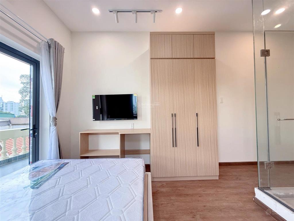 Cho thuê căn hộ 1pn ban công full nội thất tại quận 1 gần vòng xoay phù đổng  chợ bến thành