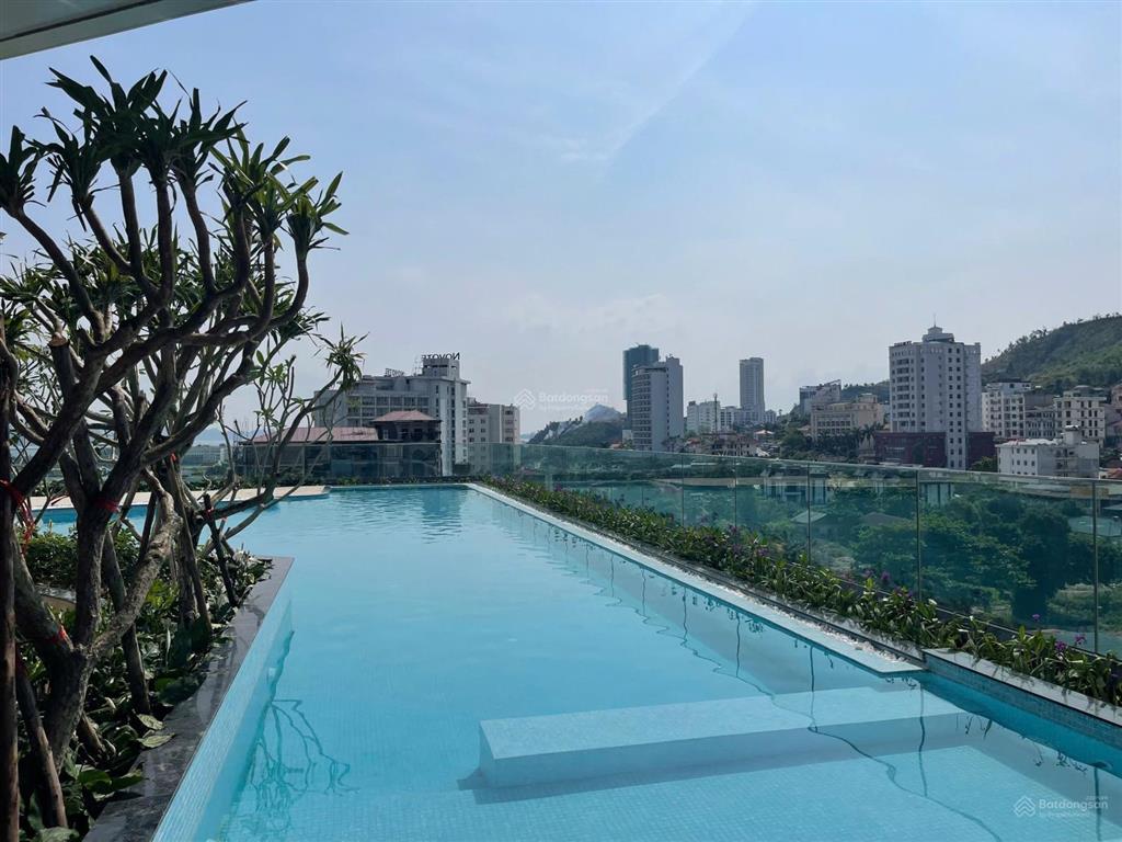 Holiday hạ long bán gấp giá 2,1tỷ, có cho thuê 8,5tr/tháng