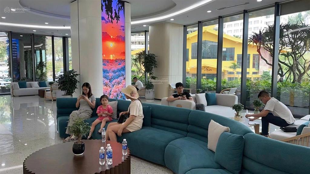 Holiday hạ long bán gấp giá 2,1tỷ, có cho thuê 8,5tr/tháng