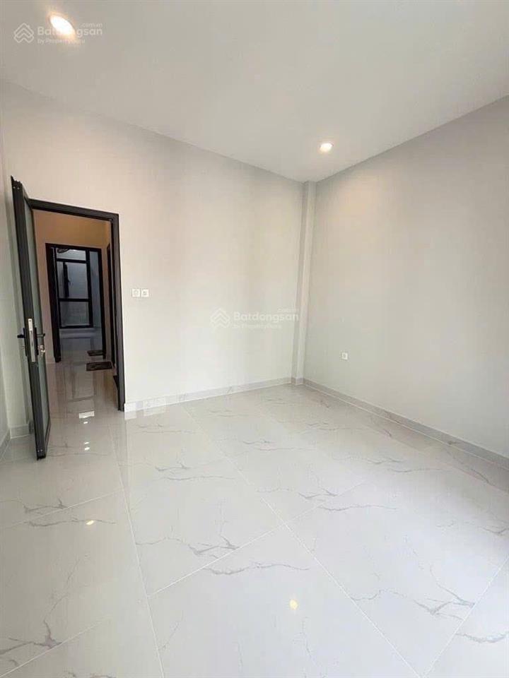 Bán nhà 2 tầng 4,04 x 13,75 mặt tiền hưng phú
