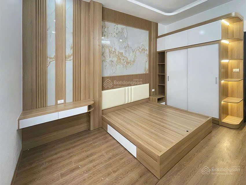 Bán nhà mặt tiền hẻm xe hơi 10m nguyễn hữu cảnh
