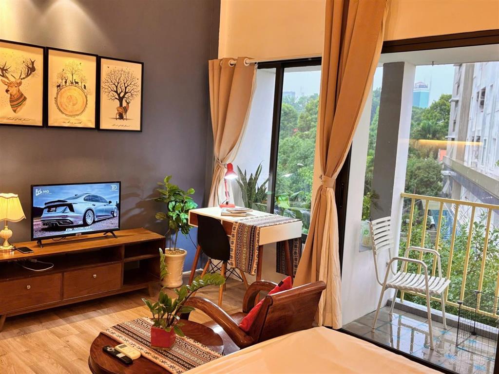 Bán nhà nở hậu hẻm 4m, 5 tầng 4.5x13.7m đường phan văn hân