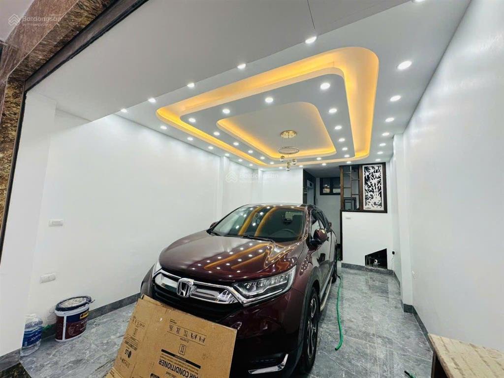 Ngõ 389 hoàng quốc việt  cầu giấy phân lô  31m x 6 tầng  mt 4m  chào 17,5 tỷ. thang máy